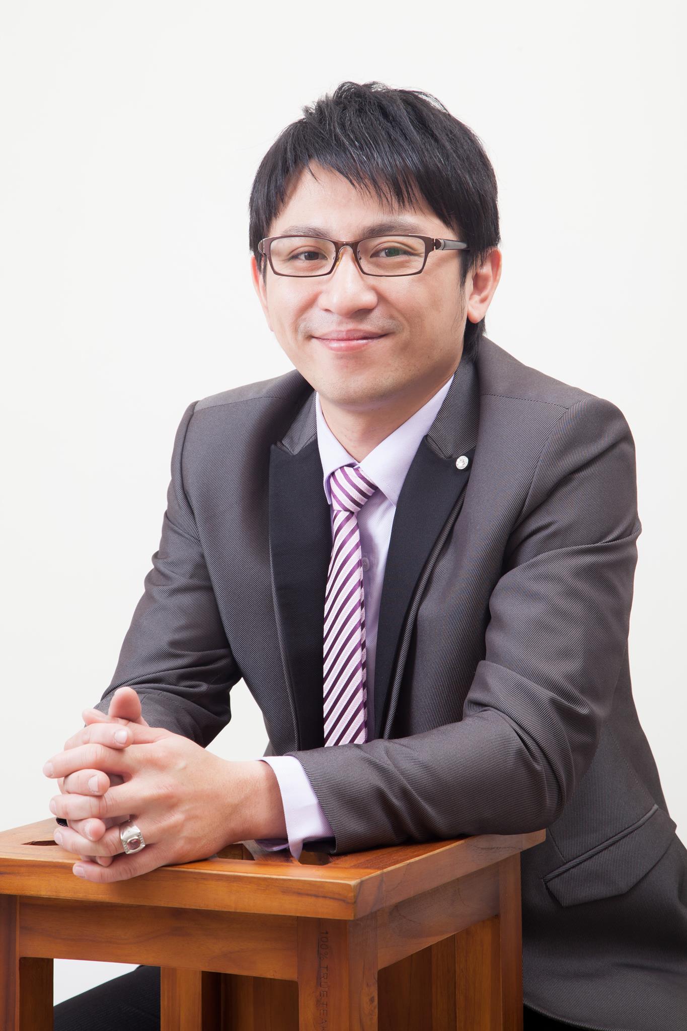 顧凱華老師 - 筋動人生脊椎保健創辦人，中醫世家第五代傳承人，人體骨骼結構工程學創始人